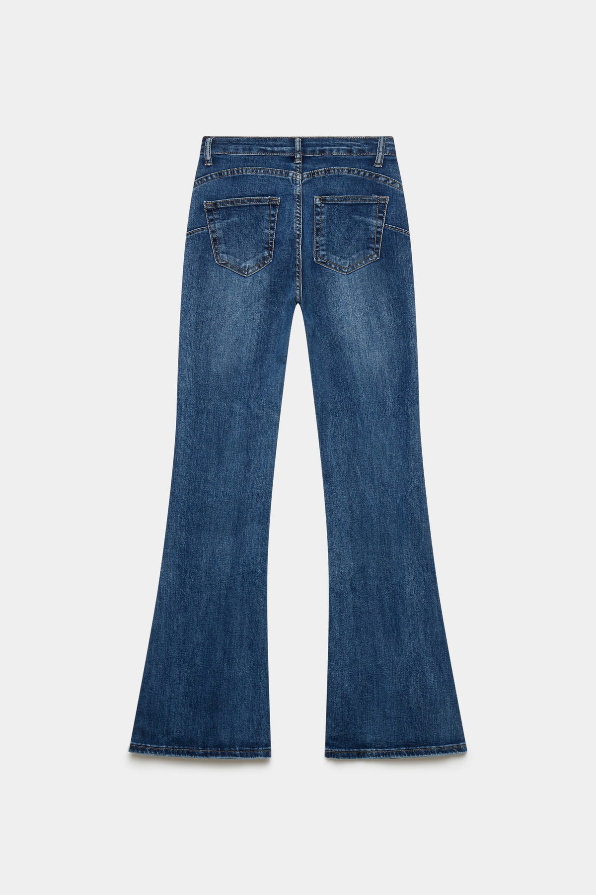 Jeans Zayelia Flare de mujer, tiro alto, color denim - vista trasera