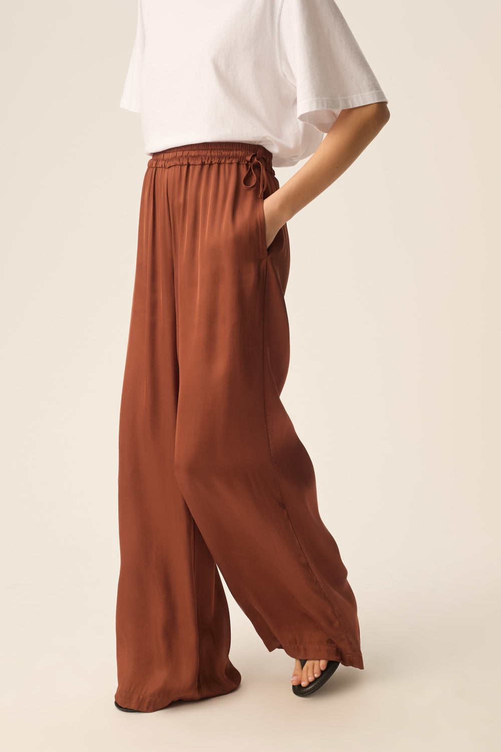 Pantalón Ushoum Choco de mujer - foto 4