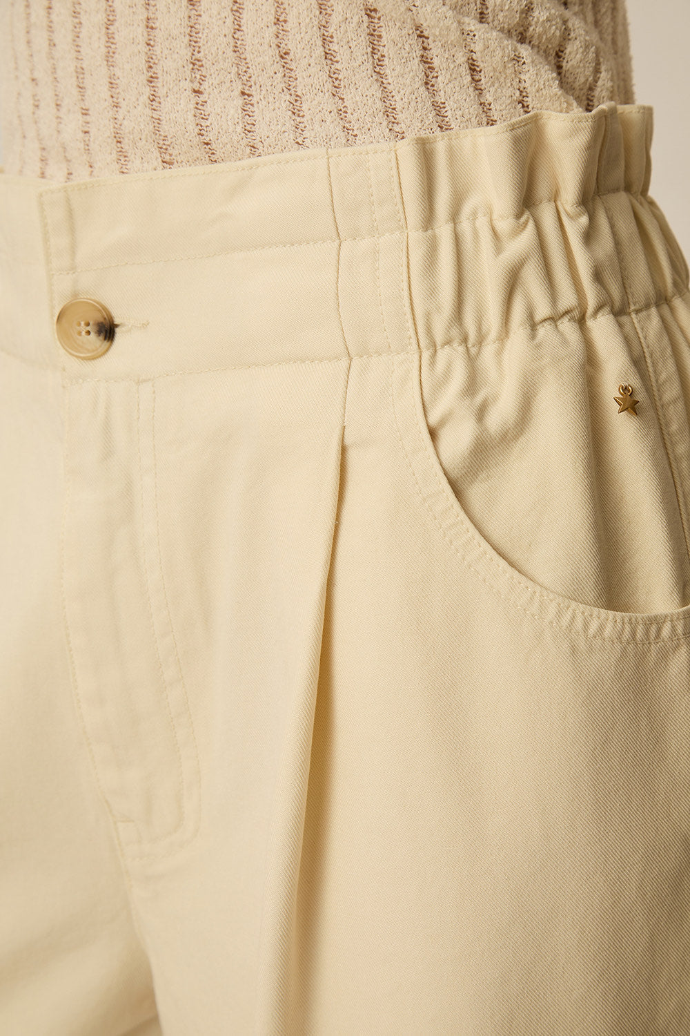 Pantalón Loulou Crema de mujer - foto 3