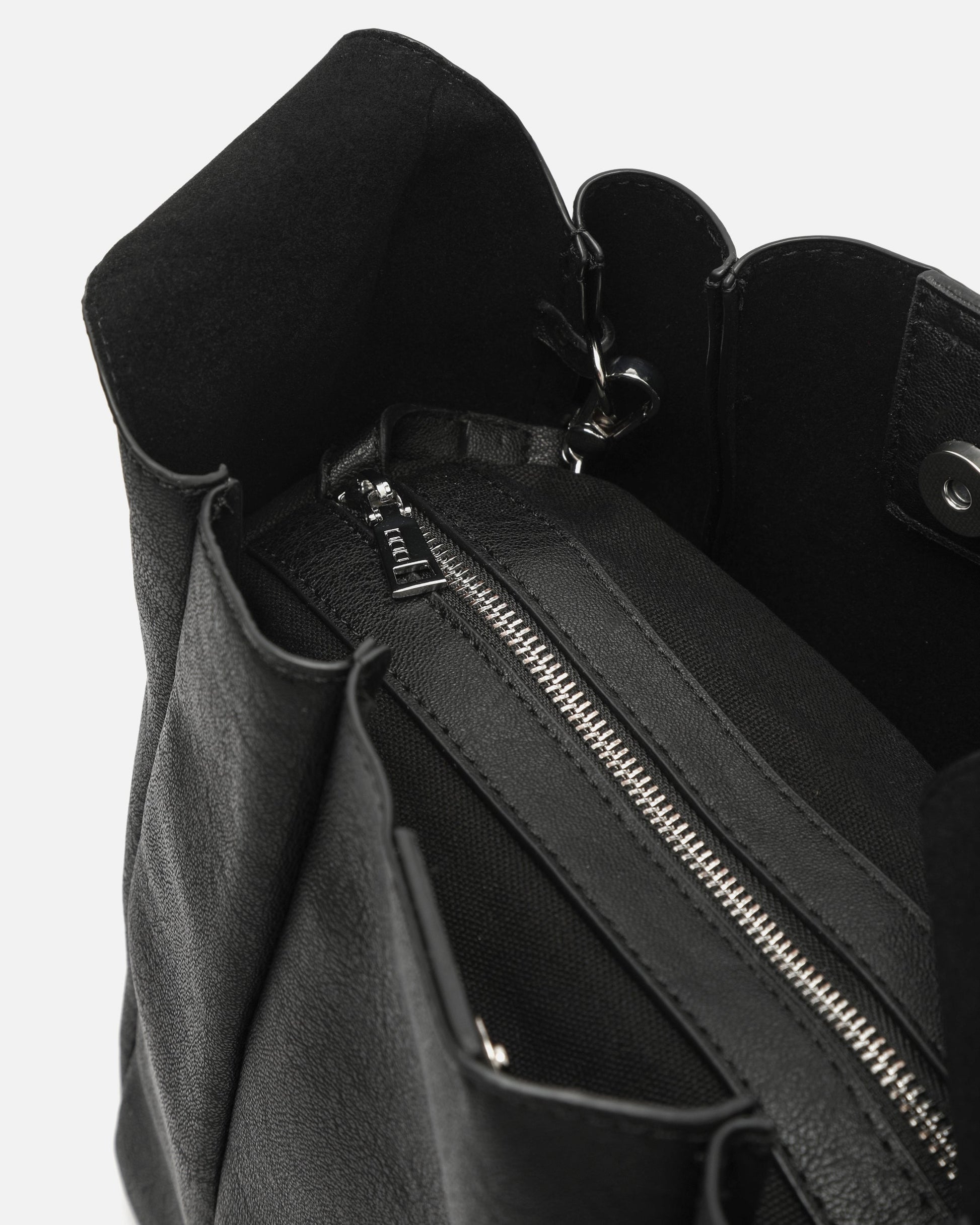 Giselina Bolso Hobo Mediano con Neceser Interior Extraíble Ed. de mujer - foto 14