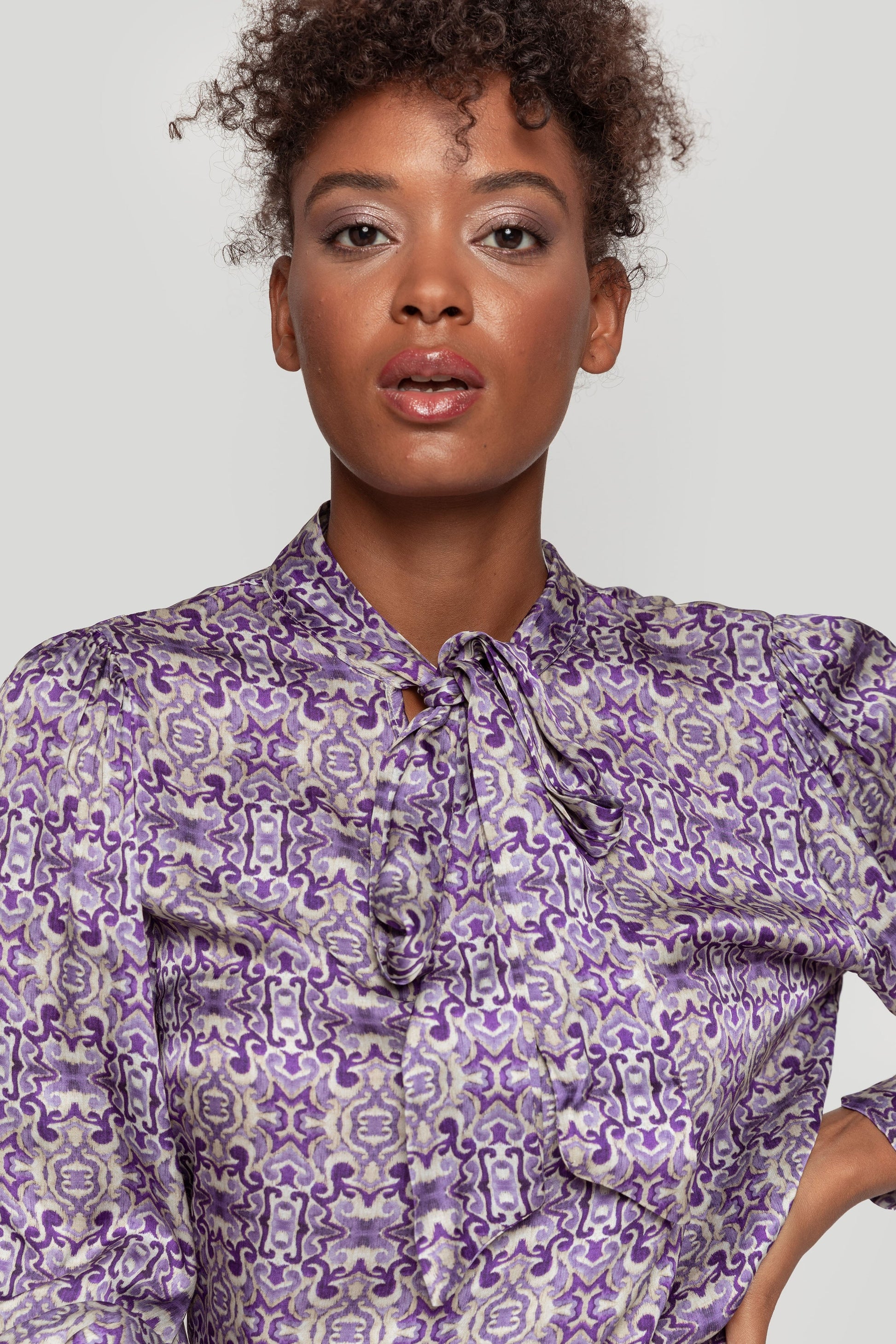 Blusa Zayelia Satinada de mujer - foto 3