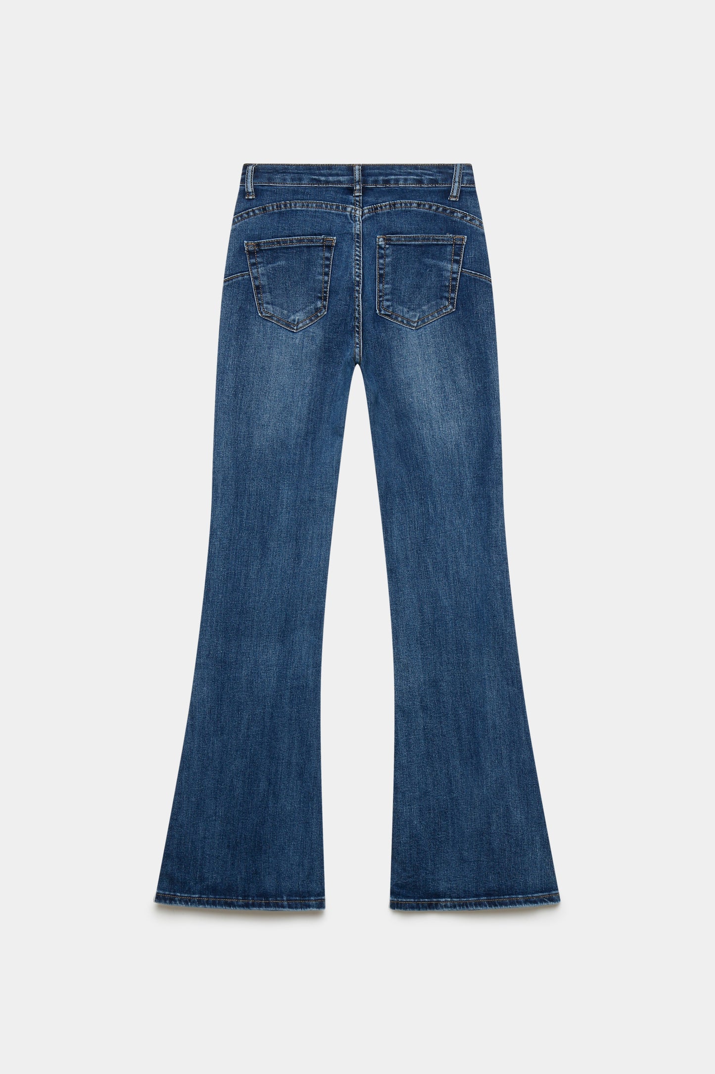 Jeans Zayelia Flare de mujer, tiro alto, color denim - vista trasera