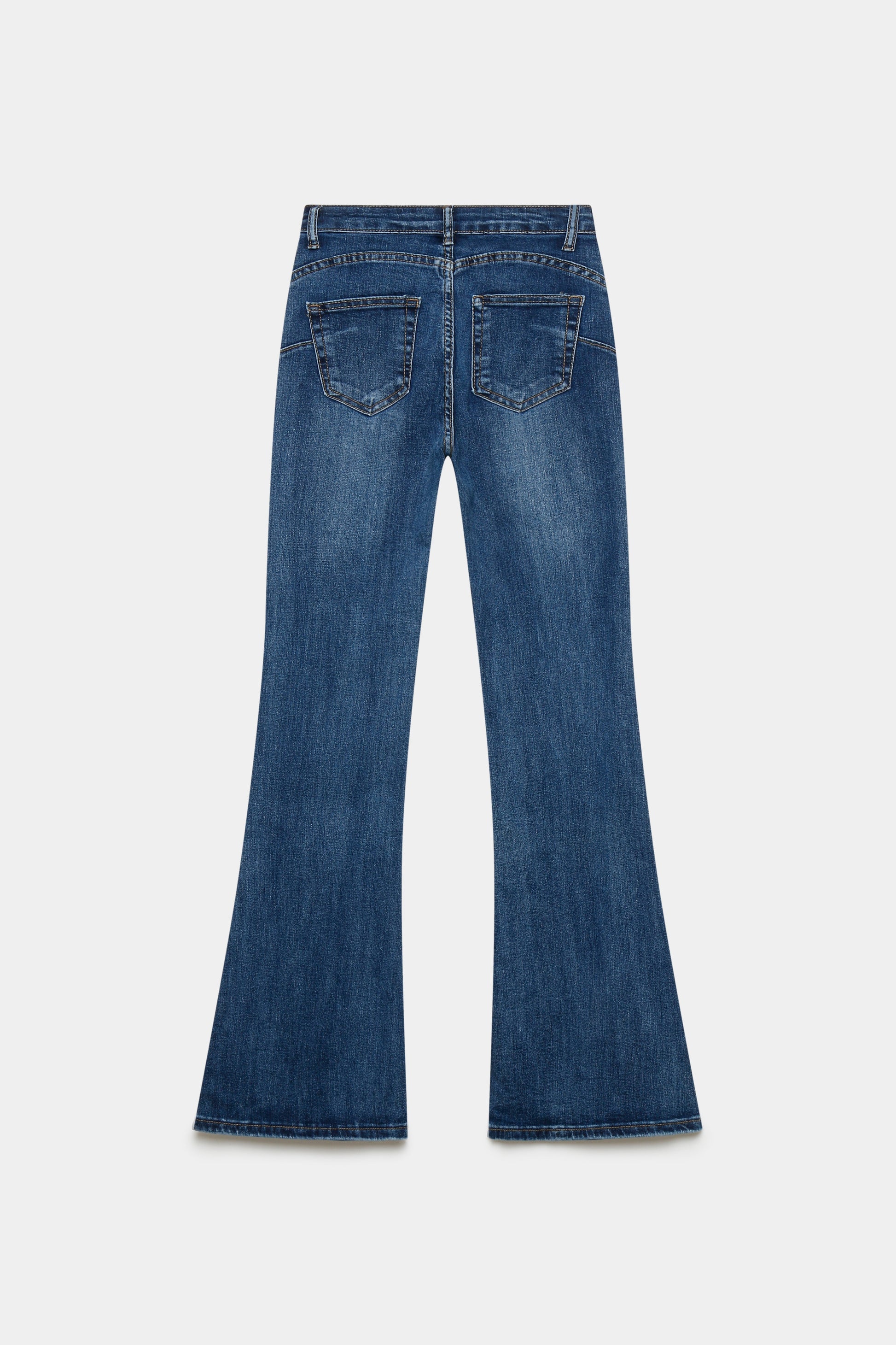 Jeans Zayelia Flare de mujer, tiro alto, color denim - vista trasera